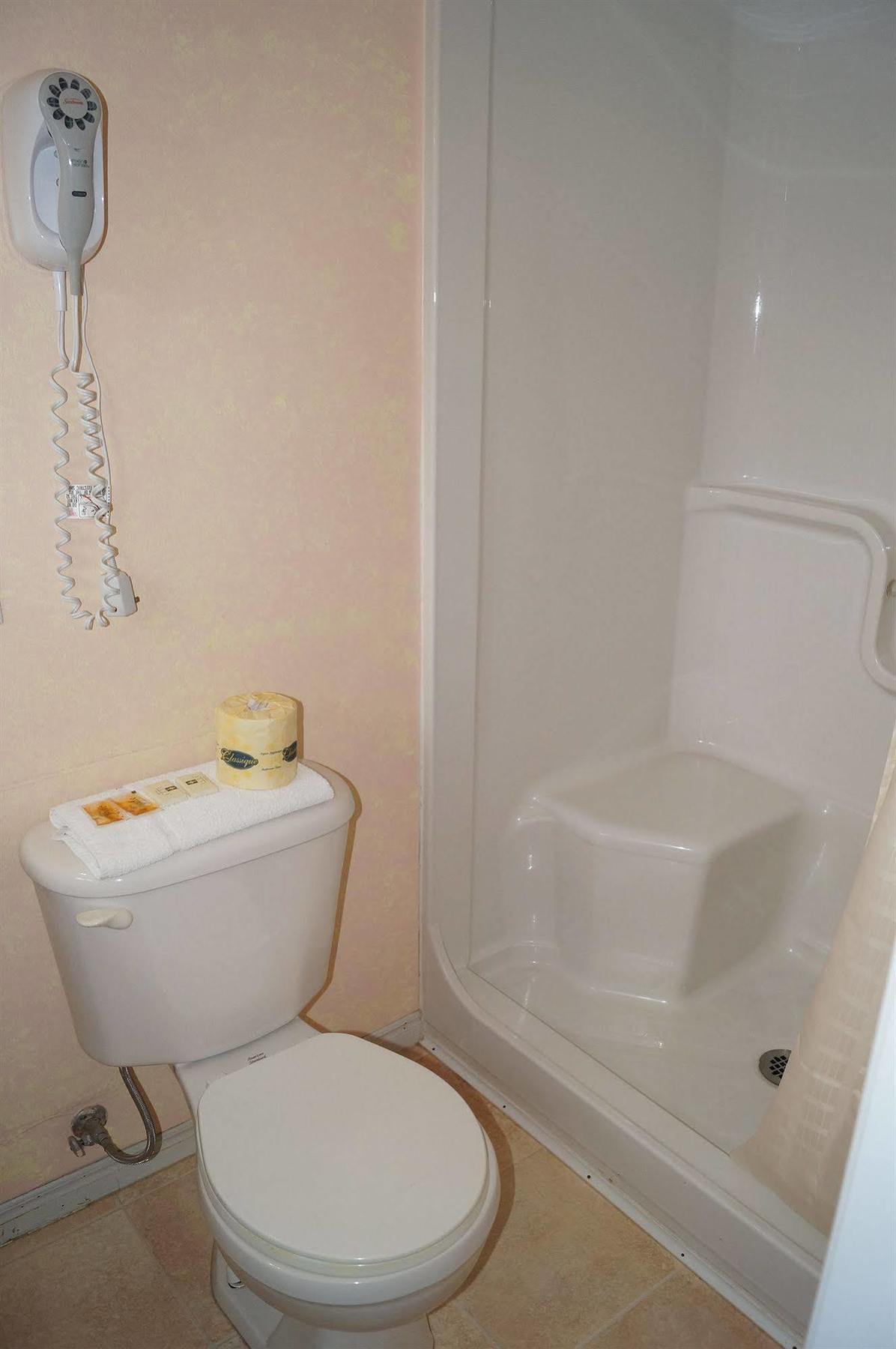 Robyn'S Motel Peterborough Dış mekan fotoğraf