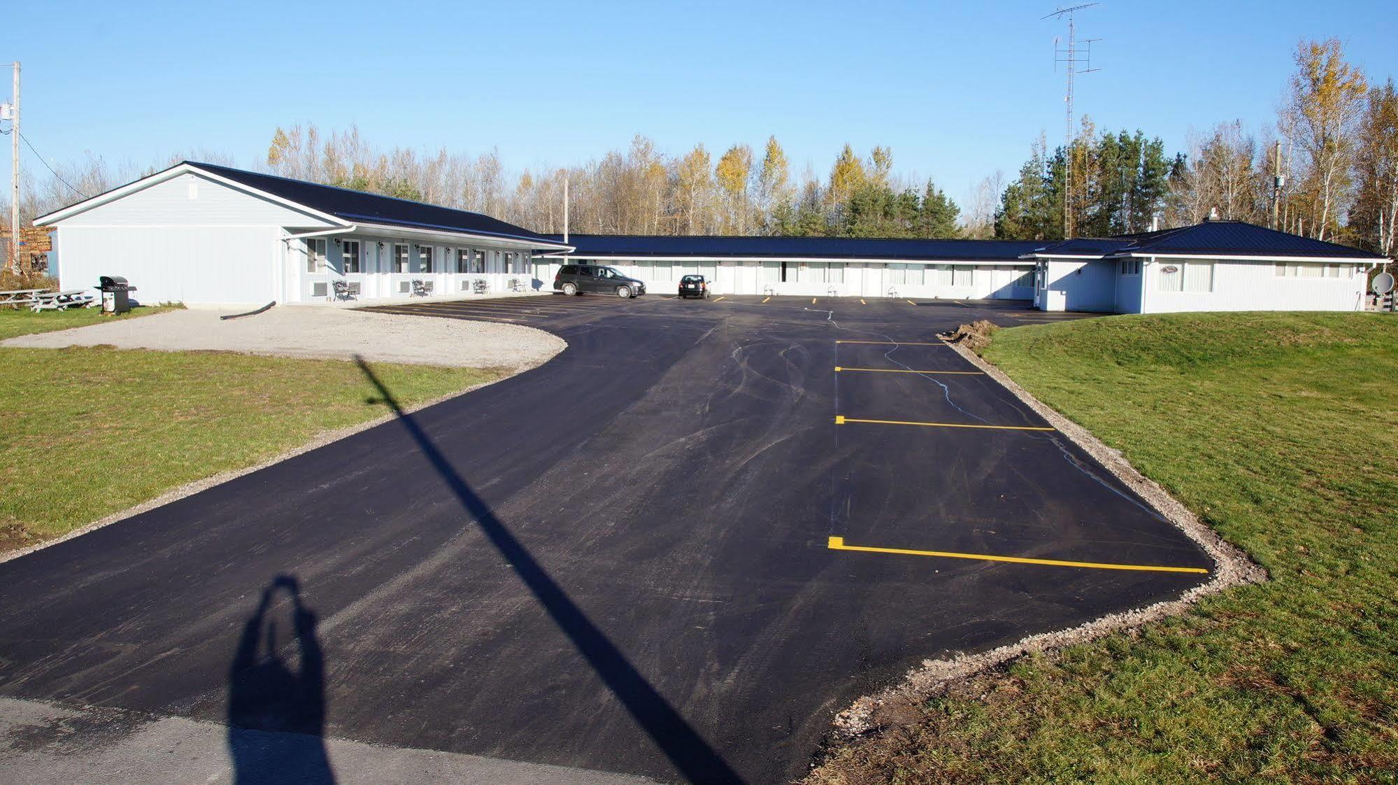 Robyn'S Motel Peterborough Dış mekan fotoğraf
