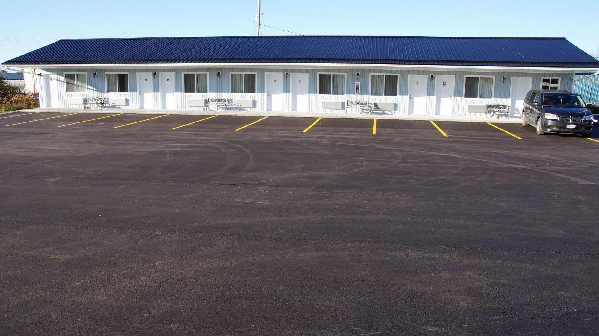 Robyn'S Motel Peterborough Dış mekan fotoğraf